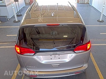 2017 Chrysler Pacifica Touring 121.6" WB - miniatura 5