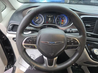2017 Chrysler Pacifica Touring 121.6" WB – miniatura 10