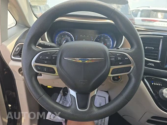 2017 Chrysler Pacifica Touring 121.6" WB – miniatura 10