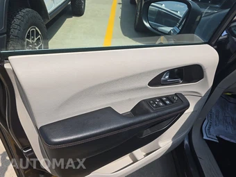 2017 Chrysler Pacifica Touring 121.6" WB – miniatura 9
