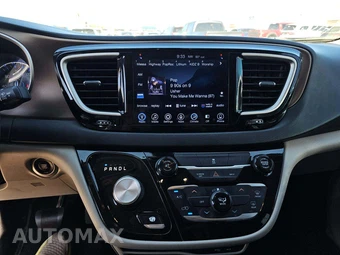 2017 Chrysler Pacifica Touring 121.6" WB - miniatura 10