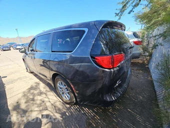2017 Chrysler Pacifica Touring 121.6" WB - miniatura 2