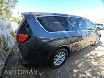 2017 Chrysler Pacifica Touring 121.6" WB - miniatura 3