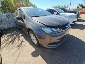 2017 Chrysler Pacifica Touring 121.6" WB - miniatura 4