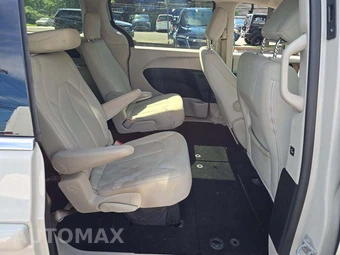 2017 Chrysler Pacifica Touring 121.6" WB - miniatura 17
