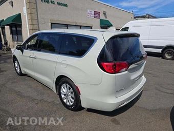 2017 Chrysler Pacifica Touring 121.6" WB - miniatura 2