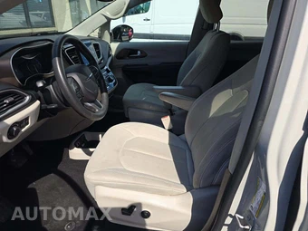 2017 Chrysler Pacifica Touring 121.6" WB - miniatura 6