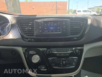 2017 Chrysler Pacifica Touring 121.6" WB – miniatura 10