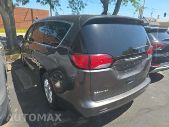 2017 Chrysler Pacifica Touring 121.6" WB – miniatura 2