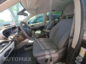 2017 Chrysler Pacifica Touring 121.6" WB – miniatura 6