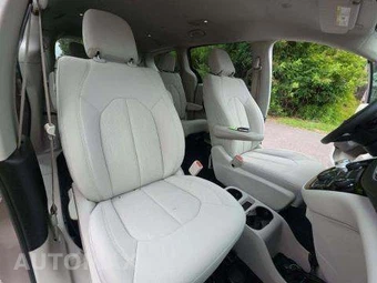 2017 Chrysler Pacifica Touring 121.6" WB – miniatura 19
