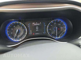 2017 Chrysler Pacifica Touring 121.6" WB – miniatura 9