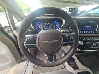 2017 Chrysler Pacifica Touring 121.6" WB – miniatura 10