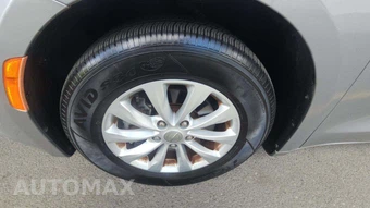 2017 Chrysler Pacifica Touring 121.6" WB – miniatura 30