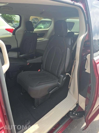 2017 Chrysler Pacifica Touring 121.6" WB – miniatura 13