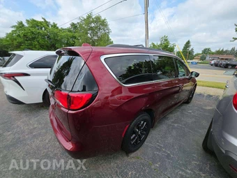 2017 Chrysler Pacifica Touring 121.6" WB – miniatura 3