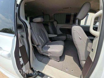 2017 Chrysler Pacifica Touring 121.6" WB – miniatura 18