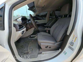 2017 Chrysler Pacifica Touring 121.6" WB – miniatura 7
