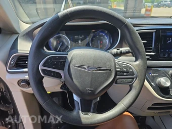2017 Chrysler Pacifica Touring 121.6" WB – miniatura 10