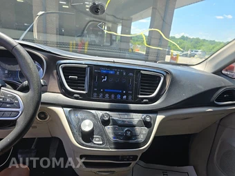 2017 Chrysler Pacifica Touring 121.6" WB – miniatura 11