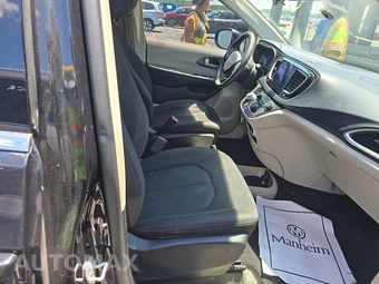 2017 Chrysler Pacifica Touring 121.6" WB – miniatura 8