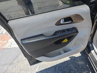 2017 Chrysler Pacifica Touring 121.6" WB – miniatura 9