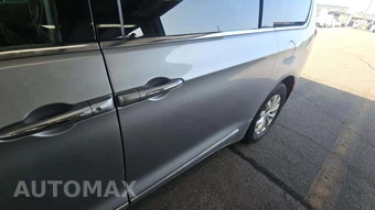 2017 Chrysler Pacifica Touring L 121.6" WB – miniatura 32