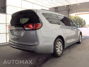 2017 Chrysler Pacifica Touring L 121.6" WB – miniatura 4