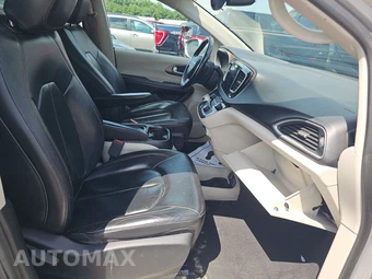 2017 Chrysler Pacifica Touring L 121.6" WB – miniatura 8