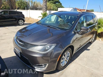 2017 Chrysler Pacifica Touring L 121.6" WB