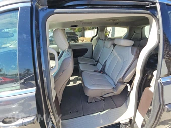 2017 Chrysler Pacifica Touring L 121.6" WB – miniatura 13