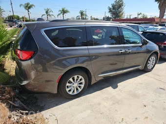 2017 Chrysler Pacifica Touring L 121.6" WB – miniatura 4