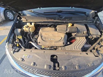 2017 Chrysler Pacifica Touring L 121.6" WB – miniatura 22