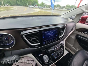 2017 Chrysler Pacifica Touring L 121.6" WB - miniatura 10