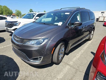 2017 Chrysler Pacifica Touring L 121.6" WB