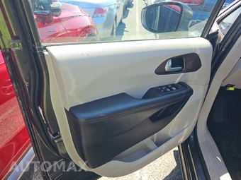 2017 Chrysler Pacifica Touring L 121.6" WB - miniatura 9