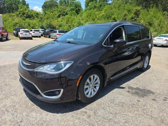 2017 Chrysler Pacifica Touring L 121.6" WB