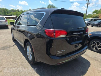 2017 Chrysler Pacifica Touring L 121.6" WB – miniatura 2