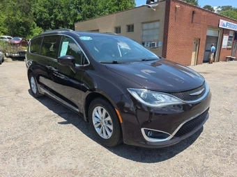 2017 Chrysler Pacifica Touring L 121.6" WB – miniatura 4