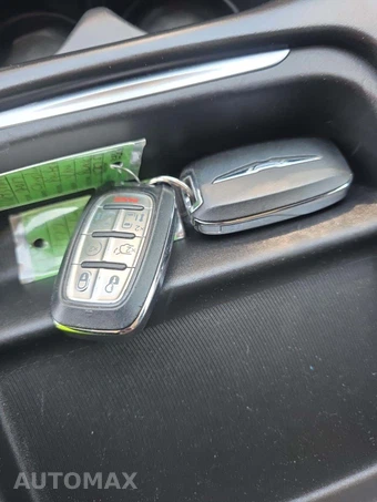 2017 Chrysler Pacifica Touring L 121.6" WB – miniatura 8