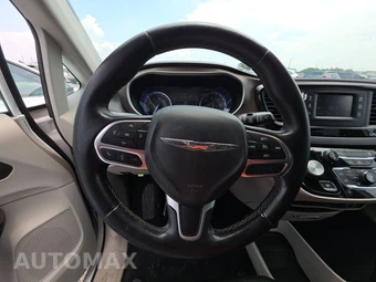2017 Chrysler Pacifica Touring L 121.6" WB – miniatura 10