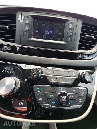 2017 Chrysler Pacifica Touring L 121.6" WB – miniatura 11