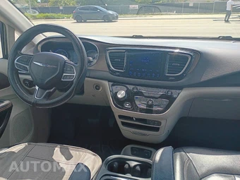2017 Chrysler Pacifica Touring L 121.6" WB - miniatura 12