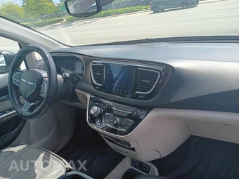 2017 Chrysler Pacifica Touring L 121.6" WB - miniatura 16
