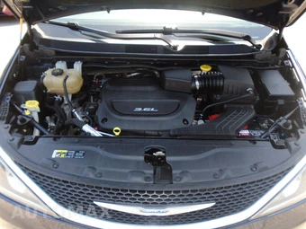 2017 Chrysler Pacifica Touring L 121.6" WB - miniatura 11