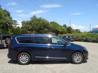 2017 Chrysler Pacifica Touring L 121.6" WB - miniatura 16