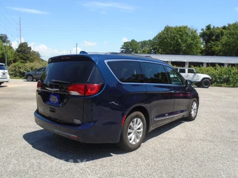 2017 Chrysler Pacifica Touring L 121.6" WB - miniatura 2