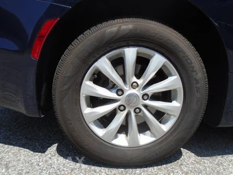 2017 Chrysler Pacifica Touring L 121.6" WB - miniatura 37