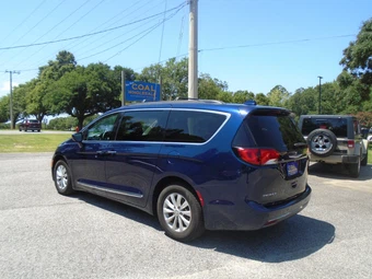 2017 Chrysler Pacifica Touring L 121.6" WB - miniatura 4