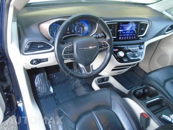 2017 Chrysler Pacifica Touring L 121.6" WB - miniatura 41